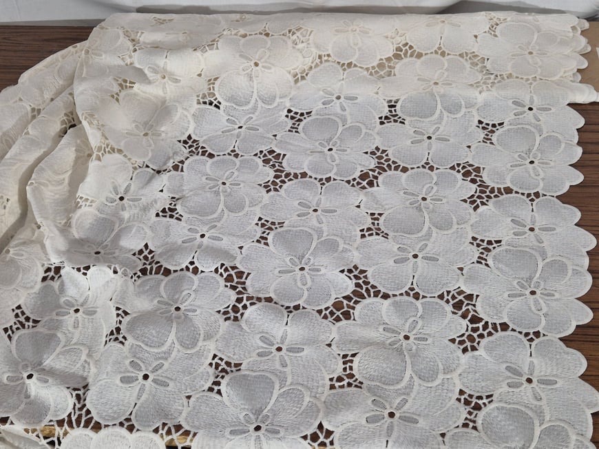 Guipure Lace with Large Flowers 100% Polyester Single-Colored - 130cm